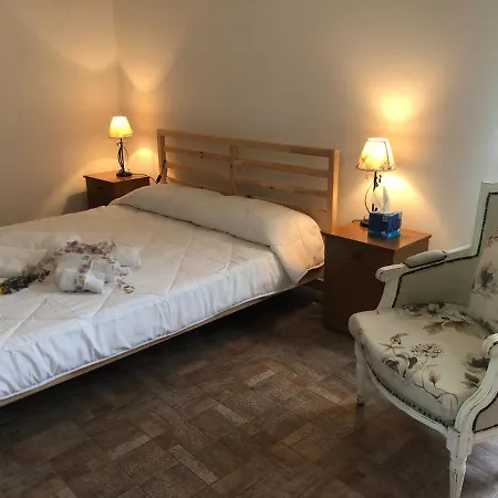 Elena Villa *